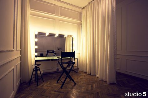 studio 5 / Makeup room by CHENXI WOO, via Flickr Makeup Studio Decor, Dressing Room Closet, Makeup Studio, Makeup Rooms, Makeup Room, Room Closet, Studio Interior, Studio Decor, Dressing Room