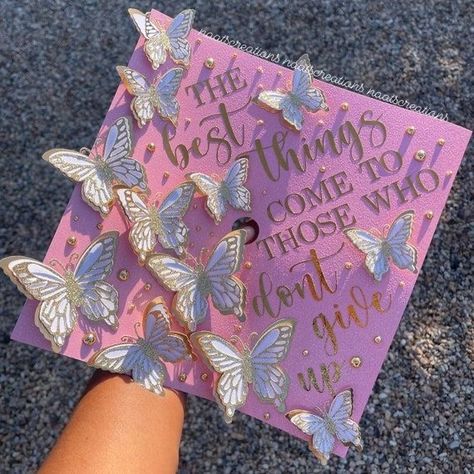 Graduation Cap College, Cap Decoration Graduation, Flower Graduation Cap, Flower Graduation, Graduation Cap Ideas, College Grad Cap Ideas, Graduation Cap Decoration Diy, High School Graduation Cap, College Graduation Cap Decoration