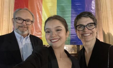 No último Dia Internacional do Orgulho, Elisa Annenberg usou as redes sociais para fazer uma homenagem e se declarar parte da comunidade LGBTQIA+ O post Sandra Annenberg defende a filha após ataques homofóbicos apareceu primeiro em GAY BLOG BR @gayblogbr.