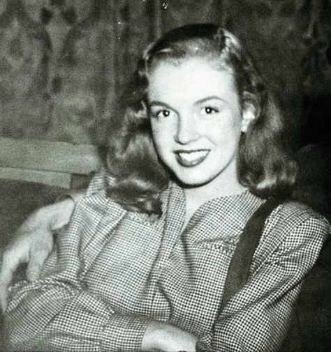 Marilyn Monroe as Norma Jean Young Marilyn Monroe, Norma Jean Marilyn Monroe, Rare Marilyn Monroe, Marilyn Monroe Portrait, Marilyn Monroe Photos, Actrices Hollywood, Norma Jean, Joan Crawford, Norma Jeane