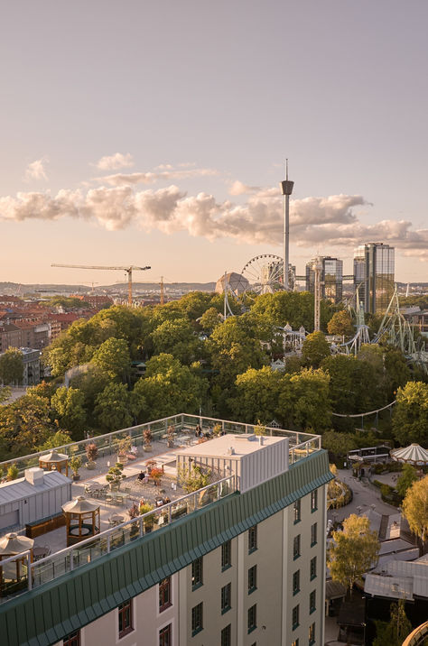 Summer in Gothenburg, Sweden | Photo: Happy Visuals/Göteborg & Co | #gothenburg #thisisgbg #scandinavia #sweden #travel Outdoor Bars, Summer City, Gothenburg Sweden, Sweden Travel, Gothenburg, Come Here, Summer Feeling, European Travel, Pretty Places