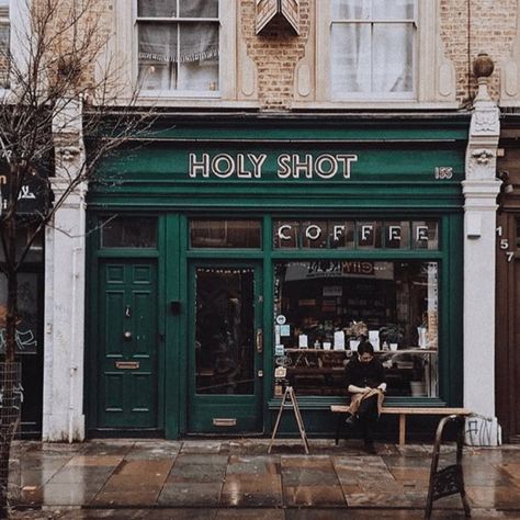 15 Coffee Shops You Should Try In London - Society19 UK London Coffee Shop, Small Coffee Shop, Cafe Shop Design, Coffee Shop Aesthetic, Coffee Places, Coffee Shops Interior, Best Coffee Shop, Shop Fronts, Coffee Shop Design