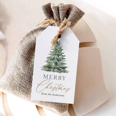 Add a finishing touch to your Christmas gifts or holiday decor with these elegant gift tags, featuring a Christmas tree and gold script. Wooden Gift Tags Christmas, Diy Gift Tags Ideas, Christmas Gift Tags Template, Personalized Christmas Tags, Christmas Gift Labels, Wrapping Inspiration, Christmas Tree Gift Tags, Body Ideas, Merry Christmas Gift Tags