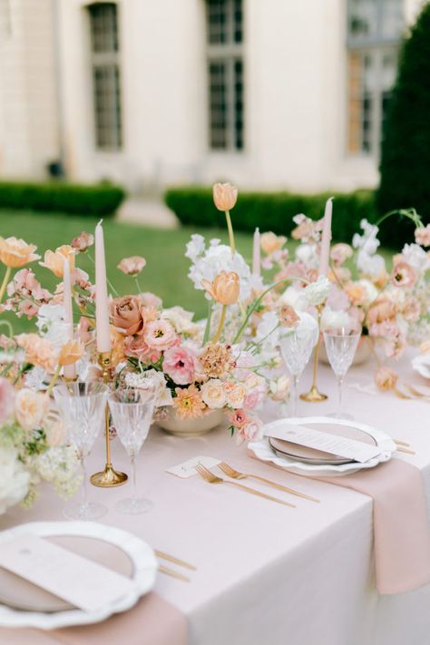 Castle Leslie, Ireland Castle, Pastel Wedding Theme, Ireland Wedding, Spring Wedding Inspiration, Spring Wedding Flowers, Brunch Wedding, Peach Wedding, Pastel Wedding