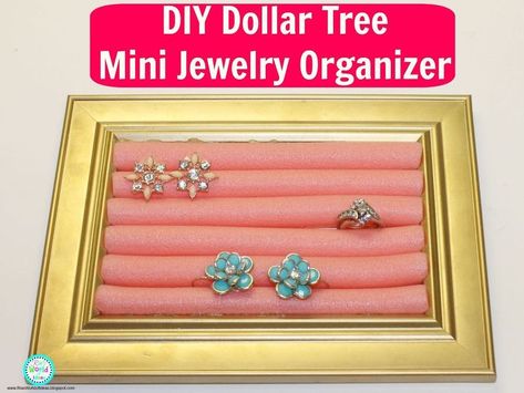 Repurpose Picture Frames, Frame Jewelry Organizer, Craft Organization Diy, Craft Organisation, Jewerly Organizer, Closet Bathroom, Mini Jewelry, Diy Jewelry Holder, Jewelry Drawer