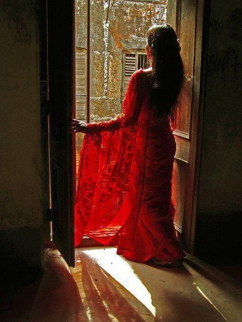 Window Panes, Hide Face, Saree Poses, Broken Window, Photography Inspiration Portrait, Indian Photoshoot, Saree Photoshoot, Stylish Photo Pose, Photo Pose Style