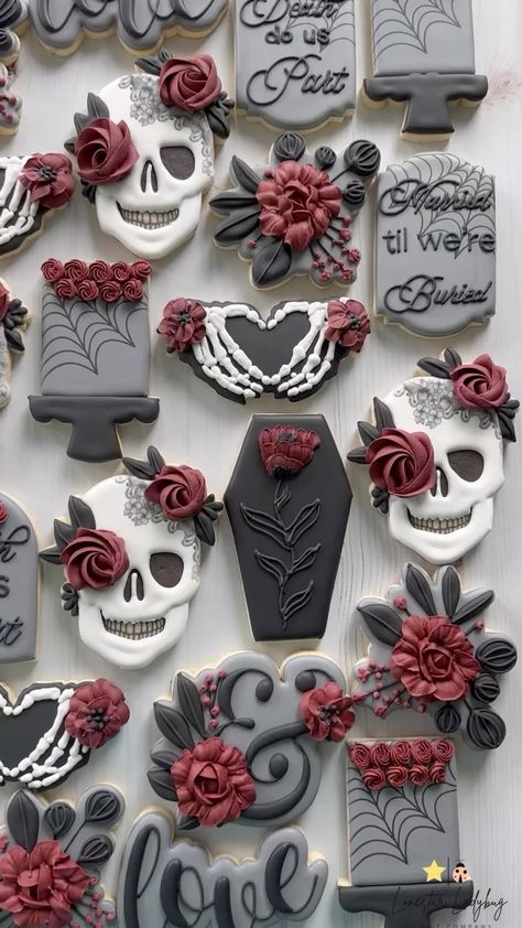 Gothic Wedding Food Ideas, Goth Cupcakes Wedding, Spooky Bridal Shower Cookies, Skull Bridal Shower Ideas, Halloween Wedding Desserts, Gothic Wedding Dessert Table, Goth Wedding Cookies, Skull Themed Wedding, Halloween Cookie Bouquet