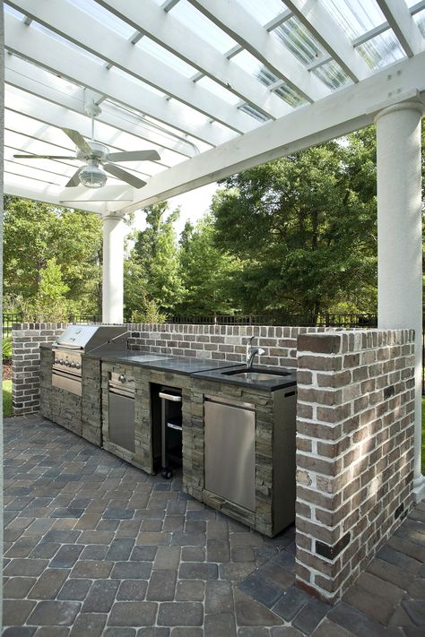 Outdoor entertainment area Outdoor Clear Roof, Roof Top Entertainment Area, Yard Pergola, Pergola Cover, Backyard Bbq Grill, Barbecue Pit, Outdoor Kitchen Countertops, Bbq Grill Design, Outdoor Kitchen Appliances