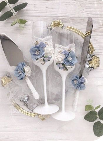 Dr Wedding, Champagne Flutes Wedding, Chic Decor Diy, Blue Wedding Decorations, Shabby Chic Decor Diy, Blue Champagne, Toasting Flutes Wedding, Rustic Chic Decor, Wedding Bride And Groom