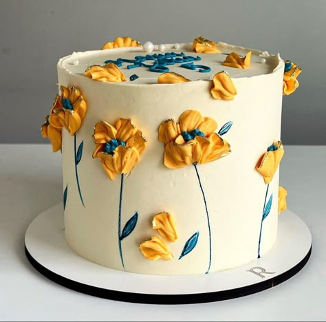 Spring Cake Designs Birthday, Cute Buttercream Cakes, Spring Birthday Cake For Women, Summer Flower Cake, Autumn Cake Birthday, Spring Themed Cake, Summer Cakes Decorations, Spring Cakes Ideas, Birthday Cake Spring