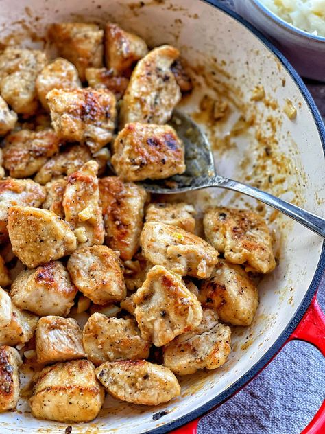 Healthy Garlic Lemon Chicken Bites Sauteed Chicken Bites, Greek Chicken Bites, Lemon Garlic Chicken Bites, Lemon Garlic Chicken Bites Recipes, Chicken Bites Stove Top, Garlic Chicken Bites With Pasta, Food Receipt Easy Recipes, Chicken Bites Healthy, Lemon Chicken Bites