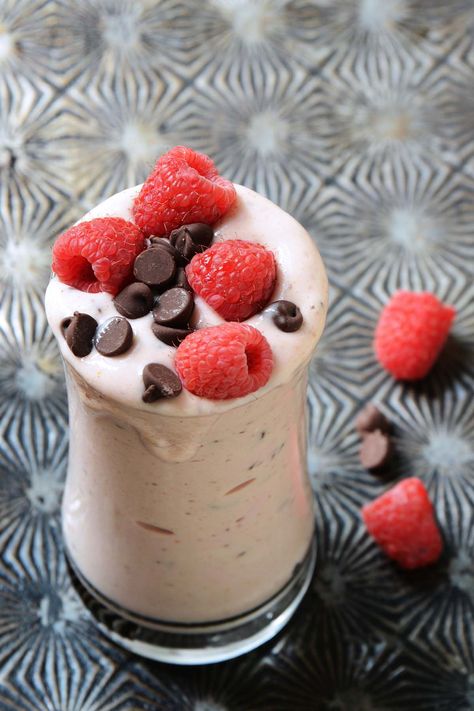 Cottage Cheese Smoothie Recipes, Cheesecake Milkshake, Blended Cottage Cheese, Cottage Cheese Smoothie, Cottage Cheese Desserts, Flavored Waters, Cheesecake Smoothie, Chocolate Raspberry Cheesecake, Healthy Cheesecake