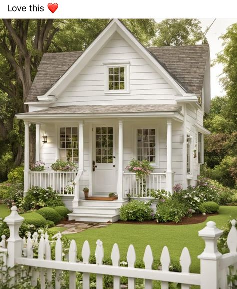 Small Coquette House Exterior, Coquette Home Exterior, Coquette House Exterior, Small American House, Small Cute House, Cottage House Aesthetic, Cottages Exterior, Cute Cottage House, Cute Small House