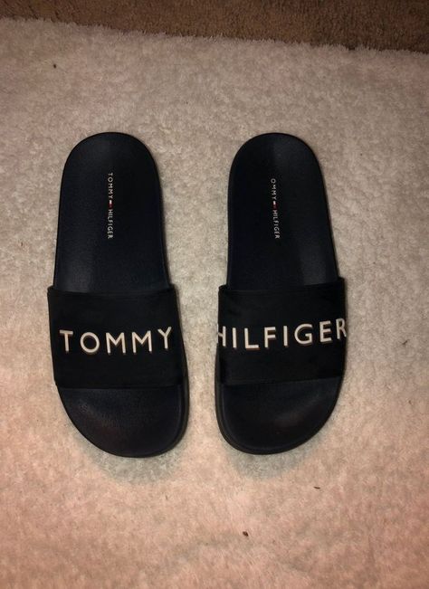 Converse Haute, Tommy Hilfiger Slides, Trendy Slippers, Casual Shoes Women Sneakers, Heel Sandals Outfit, Sunglasses Gucci, Men Slippers, Black Nike Shoes, Jordan Shoes Girls