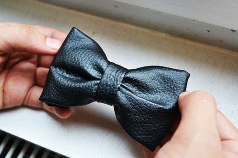 Diy Leather Goods, Diy Leather Bows, Make A Bow Tie, How To Make Leather, Leather Bow Tie, Anniversary Gift Diy, Make A Bow, Diy Wardrobe, Leather Bow