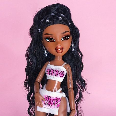 Bratz Doll Makeup, Black Bratz, Black Bratz Doll, Bratz Doll Outfits, Brat Doll, Boujee Aesthetic, Bratz Girls, Doll Aesthetic, Doll Makeup