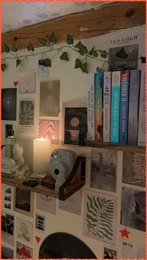 Polaroid Bedroom Ideas, Shatter Me Room Decor, Aesthetic Instax Camera, Bedroom Shelves Aesthetic, Fan Girl Aesthetic Room, Shelves Bedroom Aesthetic, Instax Photos Ideas Room Decor, Aesthetic Wall Shelves, Music Corner Bedroom