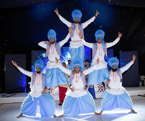 Bhangra dancers and Indian dhol drummers for your Bollywood party; London and UK Bhangra Aesthetic, Bhangra Outfit, Dance Crew Outfits, Cage Dancer, Dance Aesthetics, Bhangra Dance, Diya Designs, Fashion Window Display, Japanese Traditional Clothing