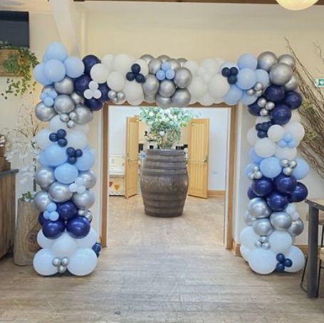 Graduation Party Balloon Arch, Balloons Craft, Online Birthday Card Maker, Decorating With Balloons, Party Balloon Arch, Balloons Blue, Blue Party Decorations, Happy Balloons, Balloon Garland Diy