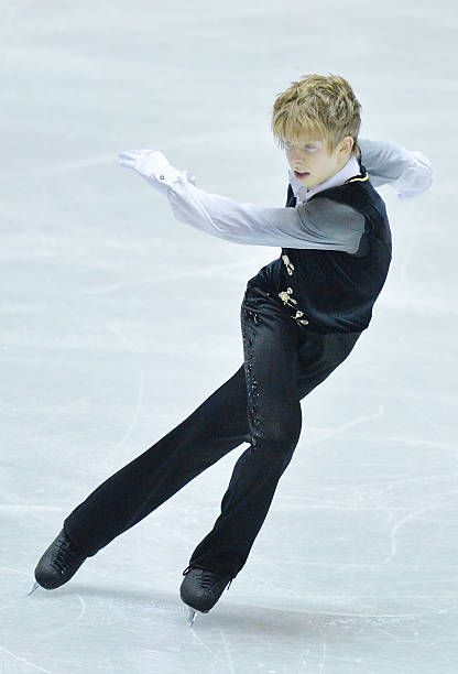 Kevin Reynolds Pictures and Photos - Getty Images Skater Poses, Kaetlyn Osmond, Patrick Chan, Skater Men, Russia Winter, Skater Outfit, Male Figure Skaters, Tessa Virtue, Scott Moir