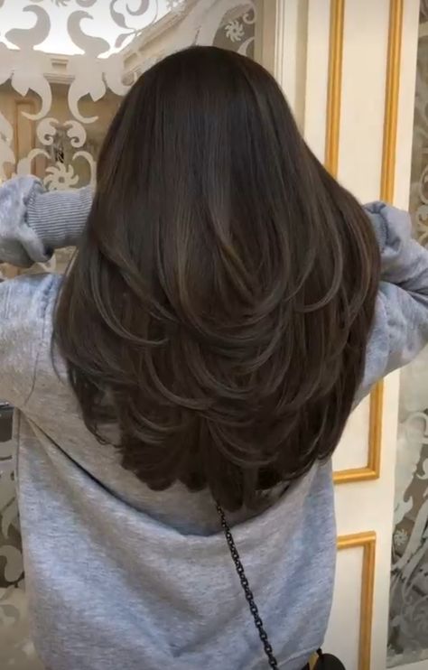 Haircut Ideas Trendy, Haircuts For Long Hair With Layers, Simple Lehenga, Haircuts For Medium Length Hair, Layered Haircuts For Medium Hair, 일본 패션, Tutorial Ideas, Hairstyles For Layered Hair, Trendy Hairstyle