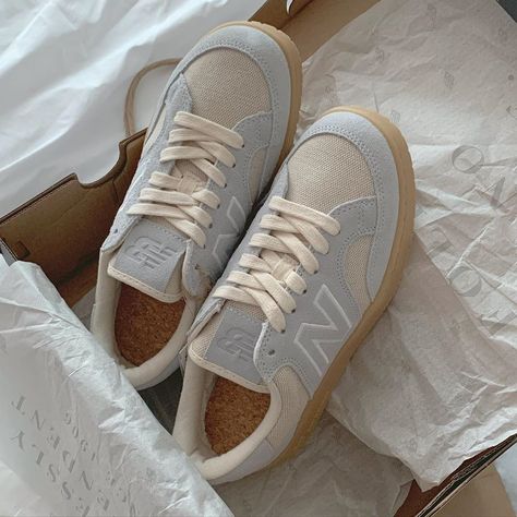 Zapatillas Aesthetic, Glam Clothes, Be Kinder To Yourself, Dr Shoes, Balance Sneakers, Hype Shoes, Shoe Inspo, Aesthetic Shoes, New Balance Sneakers