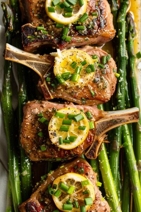 A Fresh Take on Keto Dining: Pork Chops & Asparagus Delight Pork Chops And Asparagus, Asparagus In The Oven, Keto Pork Chops, Asparagus Seasoning, Juicy Pork Chops, Fresh Asparagus, Grass Fed Butter, Quick Weeknight Dinners, Asparagus Recipe