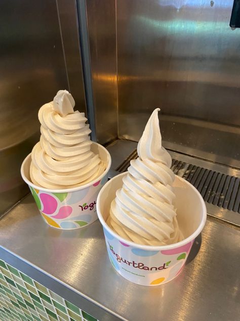 2 cups of Plant-based brown sugar vanilla soft serve, self-serve, January 2022 Eagle Rock Los Angeles, Vanilla Soft Serve, Frozen Yogurt Shop, Eagle Rock, Ice Cream Cup, Soft Serve, Vanilla Ice Cream, Frozen Yogurt, Large Bowl