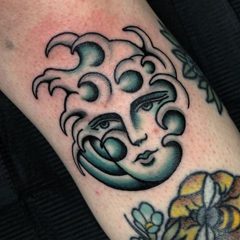 Ocean wave face tattoo  Alex T. Frazer on Instagram: “Wavey lady for wee good egg @whoisalisonwonderland  #manchestertattoo #toothandtalontattoo #traditionaltattoo #tradtatz #traditionalartist…” Wave Traditional Tattoo, American Traditional Wave Tattoo, American Traditional Ocean Tattoo, Finger Waves Tattoo, Traditional Wave Tattoo, Wave Tattoo, Water Tattoo, Ocean Tattoos, Chest Tattoo Men