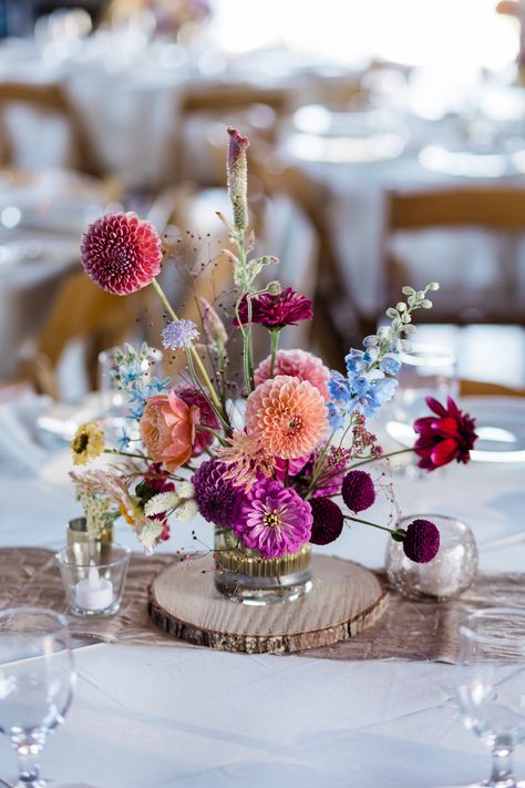 Table Decorations Summer Wedding, Dahlia Decoration Wedding, Dahlia Wedding Flowers Centerpieces, Fun Wedding Table Decorations, Celosia Floral Arrangements, Celosia Wedding Flowers, Dalia Wedding Flowers, Dahlia Table Centerpieces, Summer Wedding Florals Color Palettes