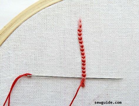 Braid Stitch: 10 beautiful stitches that look like braids - Sew Guide Braided Embroidery Stitch, Embroidery Braid Stitch, Braid Stitch Embroidery, Easy Embroidery Ideas, Braided Stitch, Braid Embroidery, Braid Stitch, Braided Chain Stitch, Embroidery Stitches Beginner