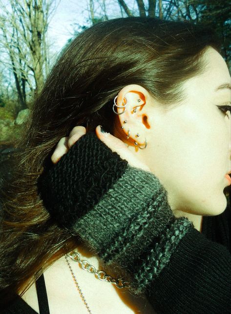 Unique Ear Piercings, Nail Piercing, Cool Ear Piercings, Pretty Ear Piercings, Cool Piercings, Tooth Gem, Cute Piercings, Dope Jewelry, Pierced Jewelry