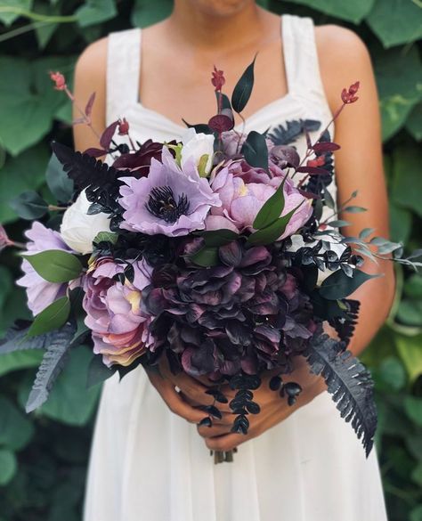 Discover how Benjamin Moore's Color of the Year, Cinnamon, can add warmth and sophistication to your wedding decor. Deep Purple Bouquet, Purple Fall Wedding Flowers, Lilac And Black Wedding, Halloween Wedding Purple, Dark Purple And Green Wedding, Dark Purple Bouquet, Moody Purple Wedding, Fairy Lifestyle, Plum Wedding Bouquet