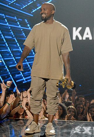 Style Evolution: Kanye West | College Dropout To The Life of Pablo | ASOS Hip Hop Look, Look Hip Hop, Kanye West Wallpaper, Basters, Kanye West Outfits, Kanye Fashion, Air Yeezy 2, Kanye West Style, Yeezy 750