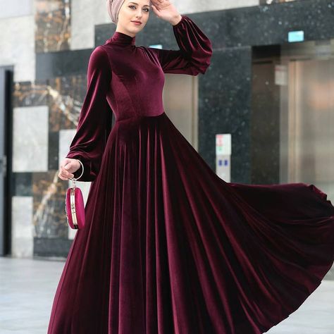 Pinterest@sora2015  -----------  #hijab #hijabfashion #hijabstyle #hijaboutfit #hijabchic #hijabi #hijabista #hijabifashion #modest #modestfashion #modestclothing #veil Gowns Hijab, Dress With Hijab, Long Sweater Outfits, Hijab Dress Party, Gala Gowns, Simple Lehenga, Long Gowns, Soiree Dress, Hijab Dress