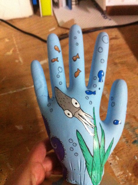 Plaster Hand Art, Drawing Ideas On Hand, Doodles On Hand, Hand Plaster, Hands Sculpture, Plaster Hands, Plaster Crafts, Hand Sculpture, Hand Paint