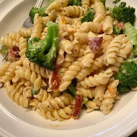 Creamy Broccoli And Bacon, Chicken Broccoli Pasta With Bacon, Creamy Broccoli Pasta Sauce, Broccoli And Bowtie Pasta, Bacon Broccoli Pasta, Creamy Brocolli Pasta Recipes, Brócoli Pasta, Cottage Cheese Pasta, Pasta With Broccoli