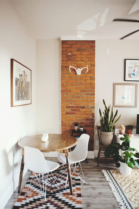 The Simple Dining Room Trick That’ll Save You a Ton of Space Modern Bohemian Dining Room, Small Dining Room Decor, Bohemian Dining Room Decor, Small Dining Room Table, Bohemian Dining Room, Boho Dining Room, Chairs For Small Spaces, Lounge Design, Natural Home Decor