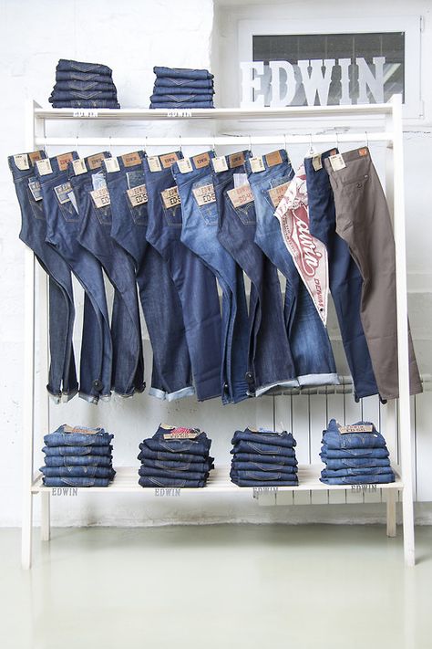 TheDenimIndustry.com                                                                                                                                                     Más Jeans Storage Ideas, Jeans Storage, Denim 2024, Denim Display, Clothing Store Displays, Clothing Store Interior, Clothing Store Design, Store Design Boutique, Visual Merchandising Displays