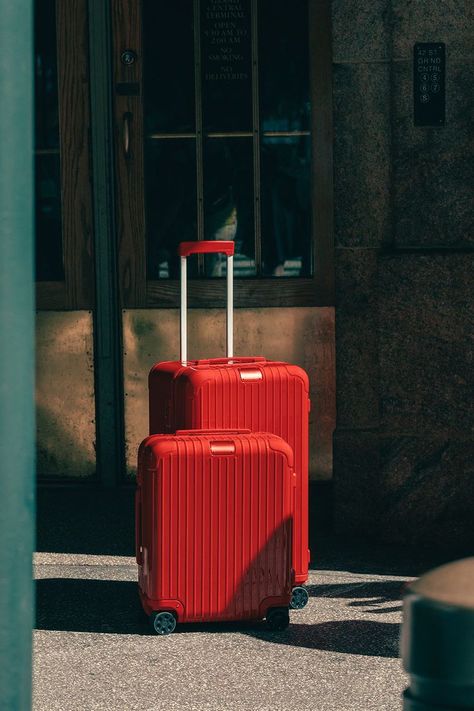 Rimowa Cabin, Rimowa Essential, Samsonite Luggage, Luxury Luggage, Cute Luggage, Stylish Luggage, Food Art Photography, Travel Chic, Luggage Bags Travel