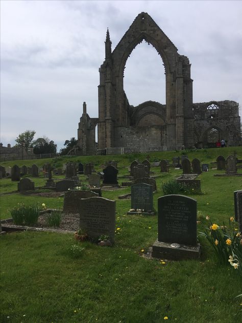 Bolton Abbey graveyard, Yorkshire. Medieval Graveyard, Autumn Court, Architecture Reference, Thumbnail Ideas, Bolton Abbey, Abandoned Castles, Old Cemeteries, Foggy Forest, County House