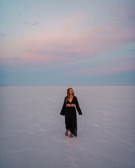 Klaudia Karpiuk | Adventure . Travel . Hike . Bike | on Instagram: "This is your sign to go shoot portraits at the salt flats 📷   The fact that something as simple as a flat land made out of salt can be such an amazing photography spot blows my mind.   After visiting the bonneville salt flats in Utah I understand why photographers come to take portraits and just photos in general here. It’s an absolutely stunning location.  I love shooting at golden hour but these blue hour portraits are some of my favourite.   Shot on @sonyalpha  📷: @dannis_the_mannis   #sonyalpha #portraitsinspire #bluehourphotography #girlsthatexplore #saltflats #saltflatsutah #wanderlustlife #exploringutah #girlphotography #sonyalphaportrait #wanderwomen #womenwhowander #girlsthatshoot #femalephotography" Salt Flats Utah Senior Photos, Salt Plains, Travel Poses, Blue Hour Photography, Salt Flats Utah, Travel Pose, Bonneville Salt Flats, Salt Flats, Blue Hour