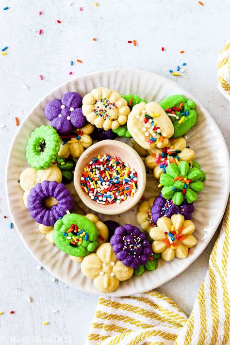 Halloween Spritz Cookies, Cream Cheese Spritz Cookie Recipe, Cream Cheese Spritz, Rosettes Cookie Recipe, Cream Cheese Spritz Cookies, Spritz Cookie Recipe, Christmas Cookie Recipe, Christmas Shortbread, Best Holiday Cookies