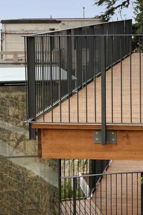 Exterior Balcony Railing, Balcony Railing Design Outdoor, Balustrade Exterior, Deck Balustrade Ideas, Balcony Railing Design Modern, Deck Railing Ideas, Modern Railing, Steel Balustrade, Patio Railing