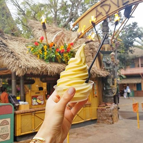 Dole Whip all day every day! The Dole Whip stand in Disneyland is so festive and beautiful too!  #Regram via @fairytalefoodie  Walt Disney World I Disney Food I Disney Gluten Free I Gluten Free Disney I Disney Vacation Disney Desserts, Disneyland Food, Disney Treats, Disney World Food, Disney Snacks, Dole Whip, Pinturas Disney, Disney Aesthetic, Disney Food