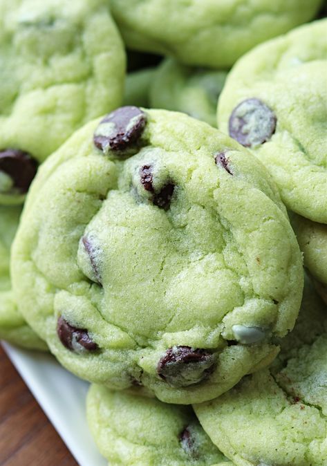 Mint Sugar Cookies, Mint Chocolate Chip Cookie Recipe, Mint Chip Cookies, Andes Mint Cookies, Mint Chocolate Chip Cookies, Mint Chocolate Chip, Easy Holiday Recipes, Desserts Vegan, Mint Cookies