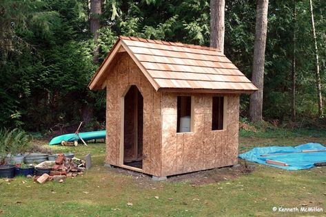 Pump House Shed, Pump House Ideas, Well Pump House, Water Well House, Woodworking Outdoor Furniture, Well House, Goat House, Cool Dog Houses, Pump House