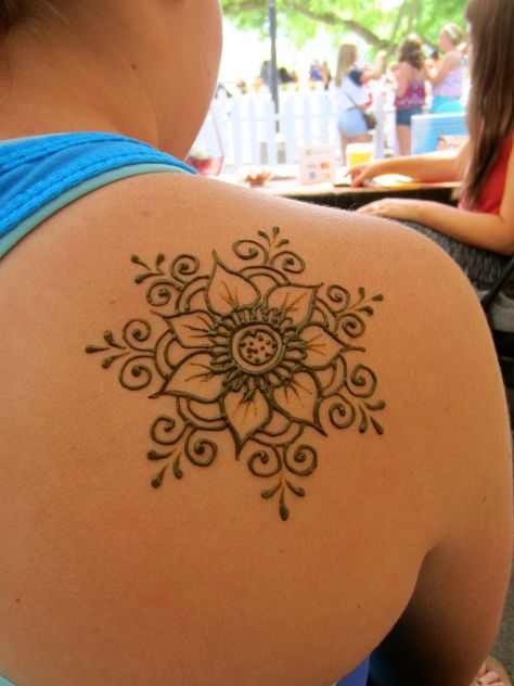 #tattoo, #tattoos, #inked, #tattooart, #tattooedwomen, #tattooedguys, #tattooinspiration, #tattooideas, #tattooworldwide, #tattoosociety, #InkLaughs, and #TattooFails​ Cool Henna, Henna Hand Designs, Small Henna Tattoos, Henna Tattoo Design, Small Henna Designs, Henne Tattoo, Cute Henna Designs, Cute Henna Tattoos, Henna Style Tattoos