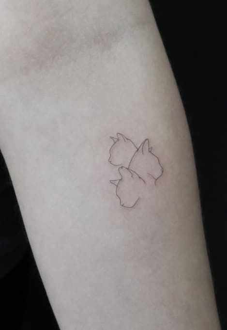 Foral Tattoo, Cat Print Tattoo, Minimal Cat Tattoo, Minimalist Cat Tattoo, Cat Outline Tattoo, Cat Paw Tattoos, Tattoo Samples, Cat Tattoo Simple, Magic Runes