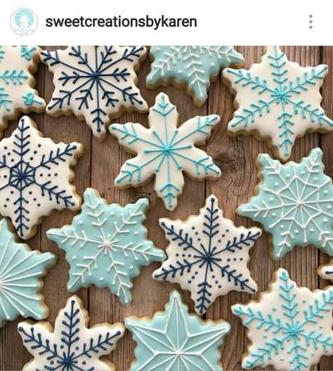 Snowflakes Cookies, Snowflakes Cake, Winter Cookies Decorated Easy, Winter Cookie Ideas, Decorated Snowflake Cookies, Snowflake Icing Design, Winter Cookie Designs, Snowflake Cookie Designs, January Cookies Decorated